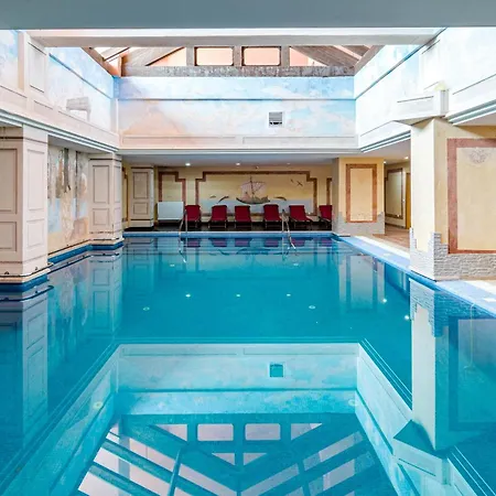 Luxury 3 Bed Duplex Penthouse, 3 Mins Walk To The 아파트 *