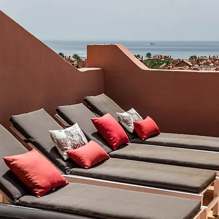 Luxury 3 Bed Duplex Penthouse, 3 Mins Walk To The