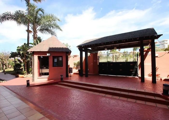 Luxury 3 Bed Duplex Penthouse, 3 Mins Walk To The Estepona