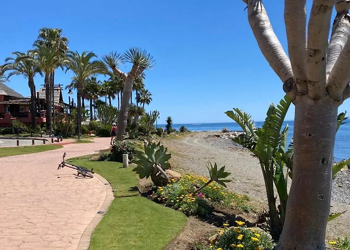 Luxury 3 Bed Duplex Penthouse, 3 Mins Walk To The *