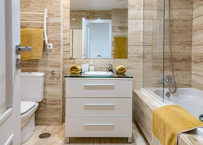 Apartment Luxury 3 Bed Duplex Penthouse, 3 Mins Walk To The