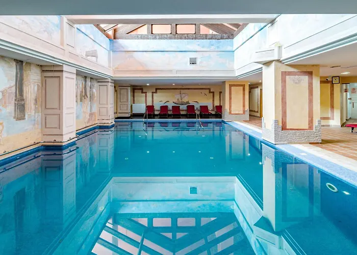 Luxury 3 Bed Duplex Penthouse, 3 Mins Walk To The Apartment *