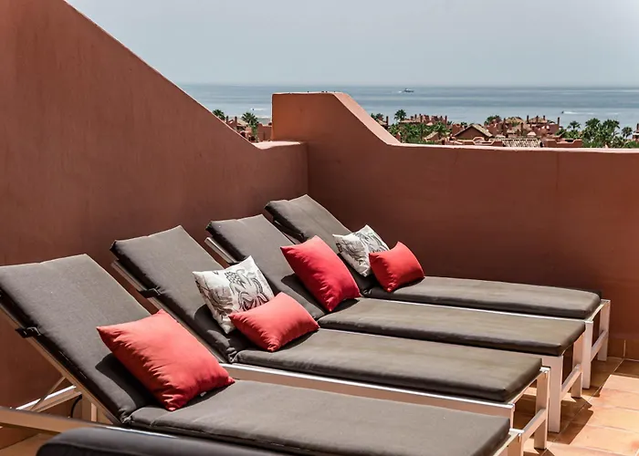 Luxury 3 Bed Duplex Penthouse, 3 Mins Walk To The