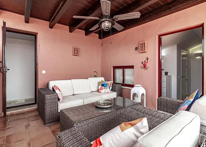 Luxury 3 Bed Duplex Penthouse, 3 Mins Walk To The Apartamento Estepona