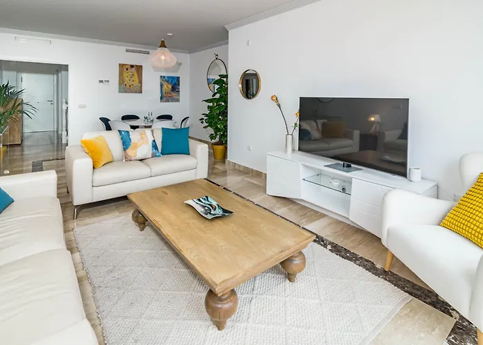 Apartamento Luxury 3 Bed Duplex Penthouse, 3 Mins Walk To The Estepona