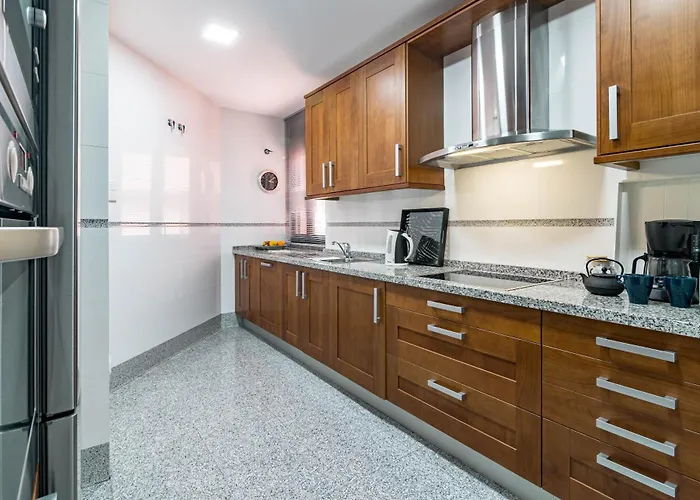 Luxury 3 Bed Duplex Penthouse, 3 Mins Walk To The *