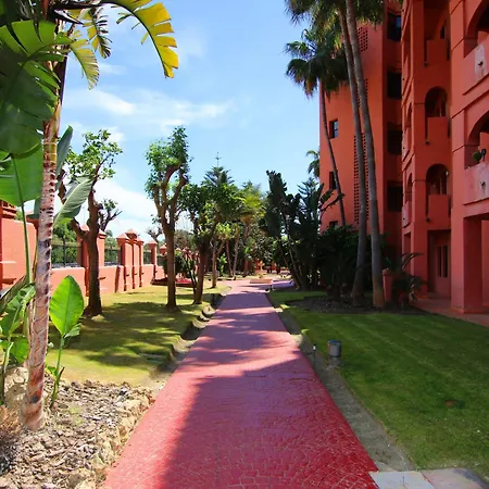 アパート Luxury 3 Bed Duplex Penthouse, 3 Mins Walk To The エステポナ