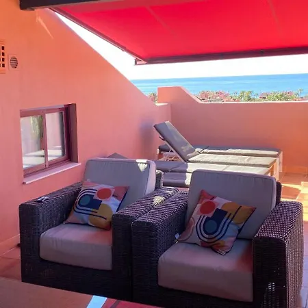 Luxury 3 Bed Duplex Penthouse, 3 Mins Walk To The