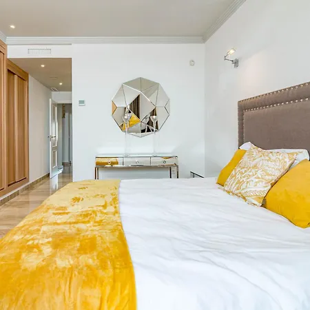 Luxury 3 Bed Duplex Penthouse, 3 Mins Walk To The Апартаменты