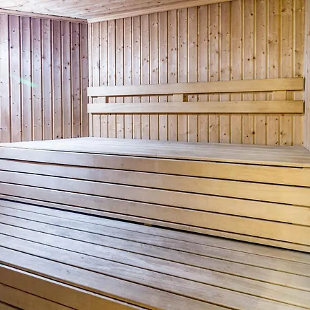 Luxury 3 Bed Duplex Penthouse, 3 Mins Walk To The Апартаменты Эстепона