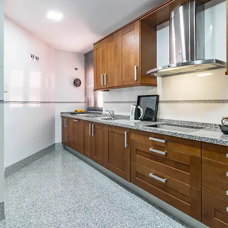 Luxury 3 Bed Duplex Penthouse, 3 Mins Walk To The *