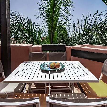 Luxury 3 Bed Duplex Penthouse, 3 Mins Walk To The Estepona