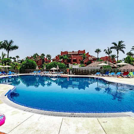 Luxury 3 Bed Duplex Penthouse, 3 Mins Walk To The Эстепона