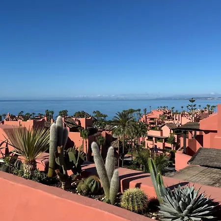 Luxury 3 Bed Duplex Penthouse, 3 Mins Walk To The * Estepona