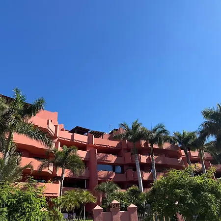 Luxury 3 Bed Duplex Penthouse, 3 Mins Walk To The Estepona