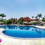 Luxury 3 Bed Duplex Penthouse, 3 Mins Walk To The Estepona