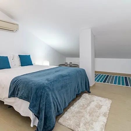 Daire Luxury 3 Bed Duplex Penthouse, 3 Mins Walk To The Estepona