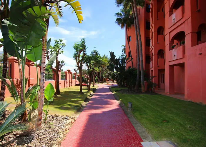 Daire Luxury 3 Bed Duplex Penthouse, 3 Mins Walk To The Estepona