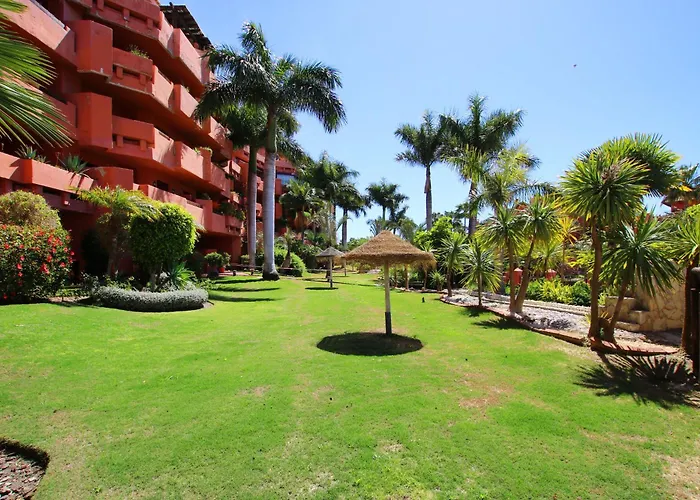 Luxury 3 Bed Duplex Penthouse, 3 Mins Walk To The Estepona