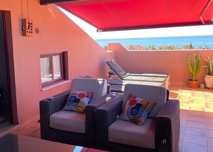 Luxury 3 Bed Duplex Penthouse, 3 Mins Walk To The