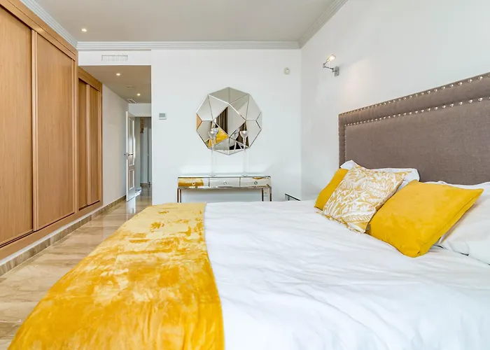 Luxury 3 Bed Duplex Penthouse, 3 Mins Walk To The Daire