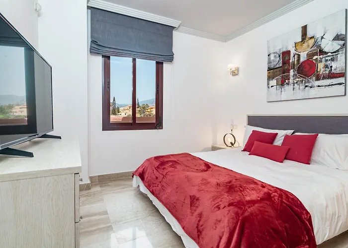 Daire Luxury 3 Bed Duplex Penthouse, 3 Mins Walk To The *