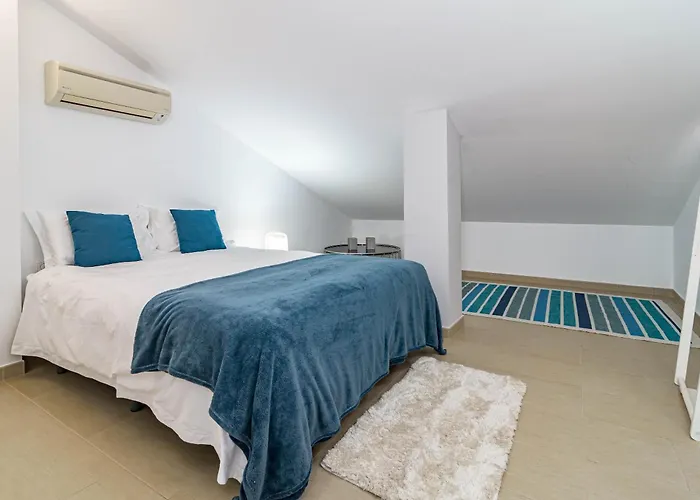 Daire Luxury 3 Bed Duplex Penthouse, 3 Mins Walk To The Estepona