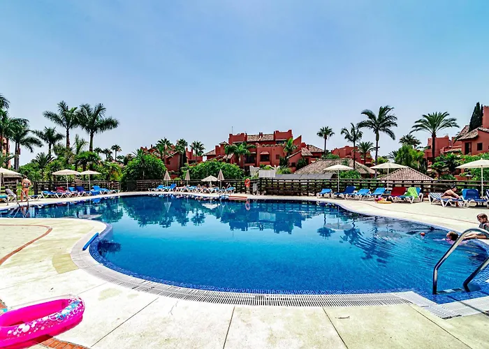 Luxury 3 Bed Duplex Penthouse, 3 Mins Walk To The Estepona